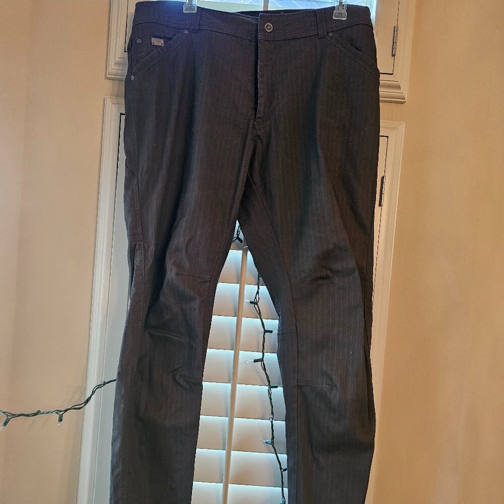 Kuhl brand 40x34 dark olive green, heavy fabric